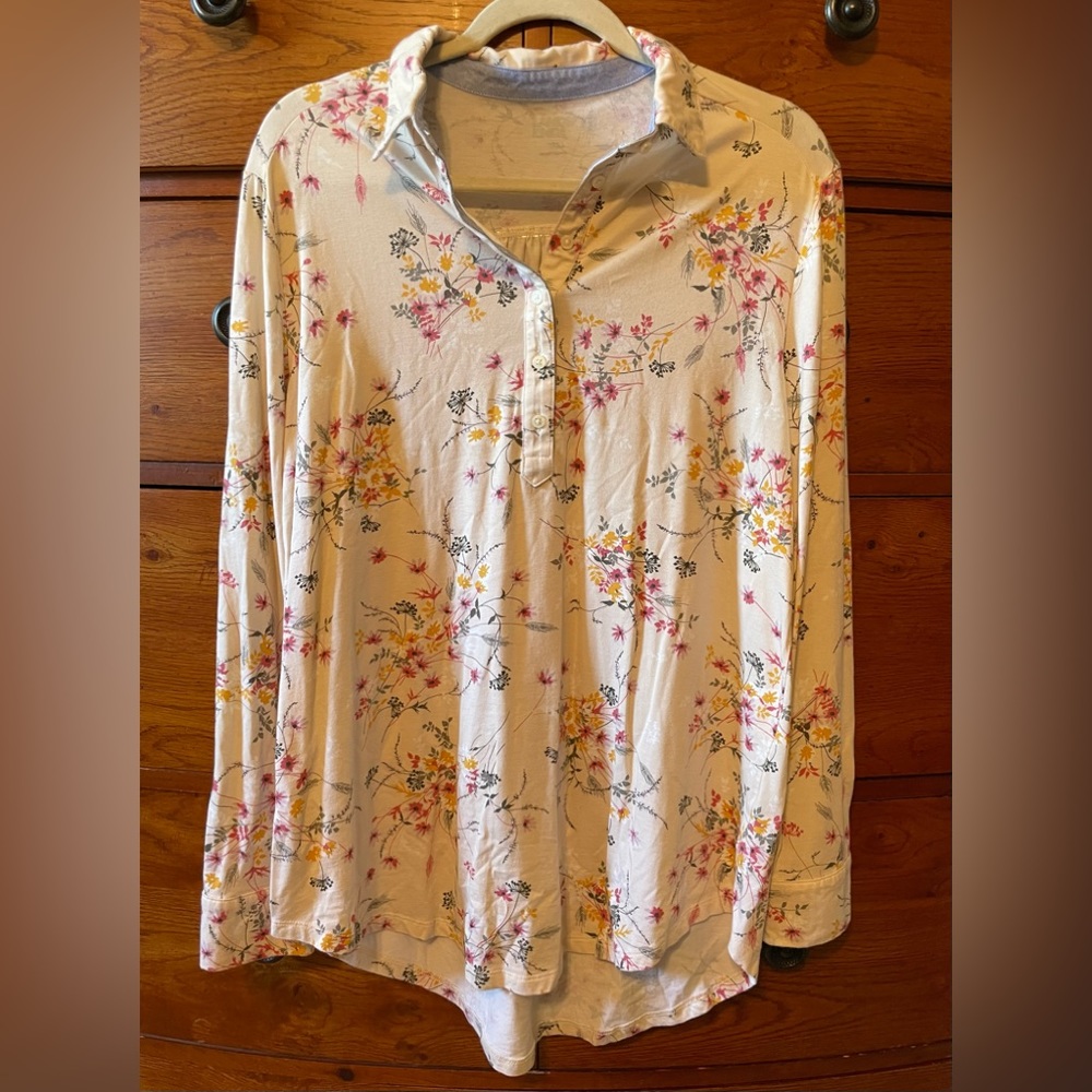 Large knit blouse, spring popover, Lands End, collar and half button placket.